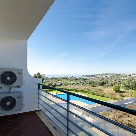 Duplex Flat - 2 Ensuite Bedrooms 5 Mins From Apartment *