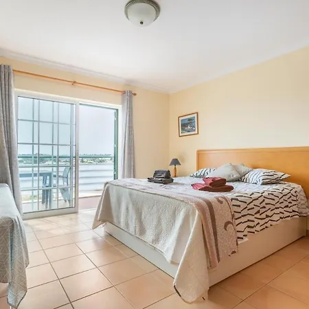 Duplex Flat - 2 Ensuite Bedrooms 5 Mins From